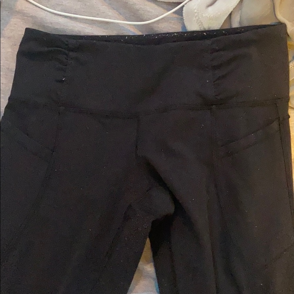 Black crop lulu leggings